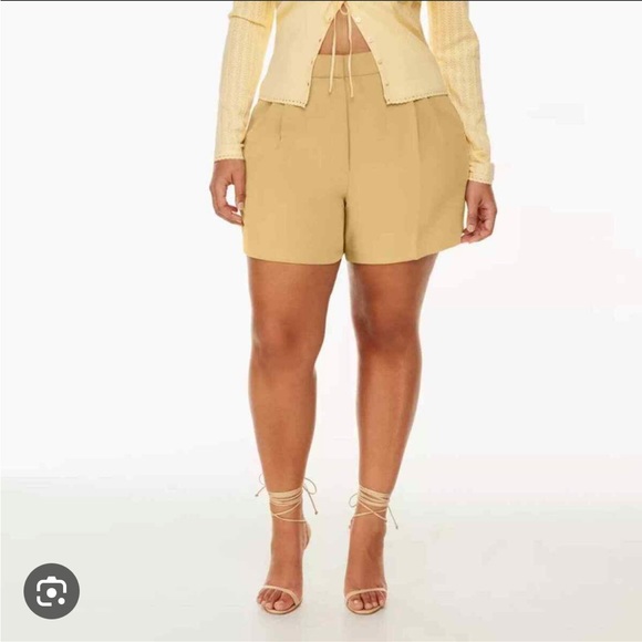 Aritzia effortless shorts size 10 - Picture 4 of 4